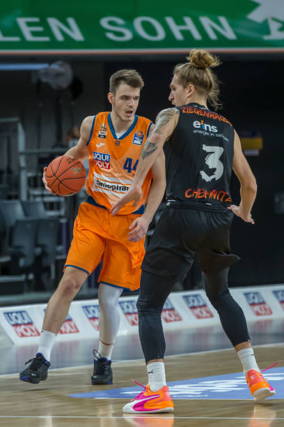 随着日本足 随着日本足