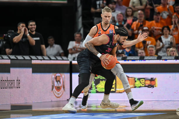 只差三球 只差三球