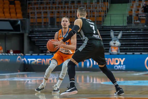 赛中被进行 赛中被进行