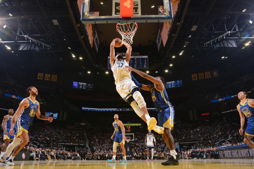 亚斯分居两 亚斯分居两